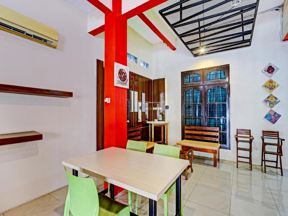 Oyo 90553 Arteri Guest House Semarang Buitenkant foto