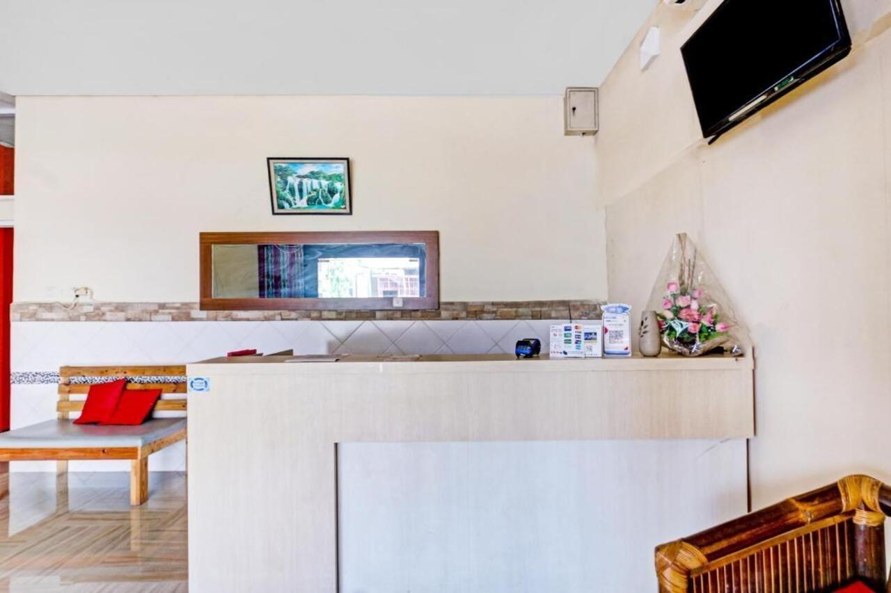 Oyo 90553 Arteri Guest House Semarang Buitenkant foto